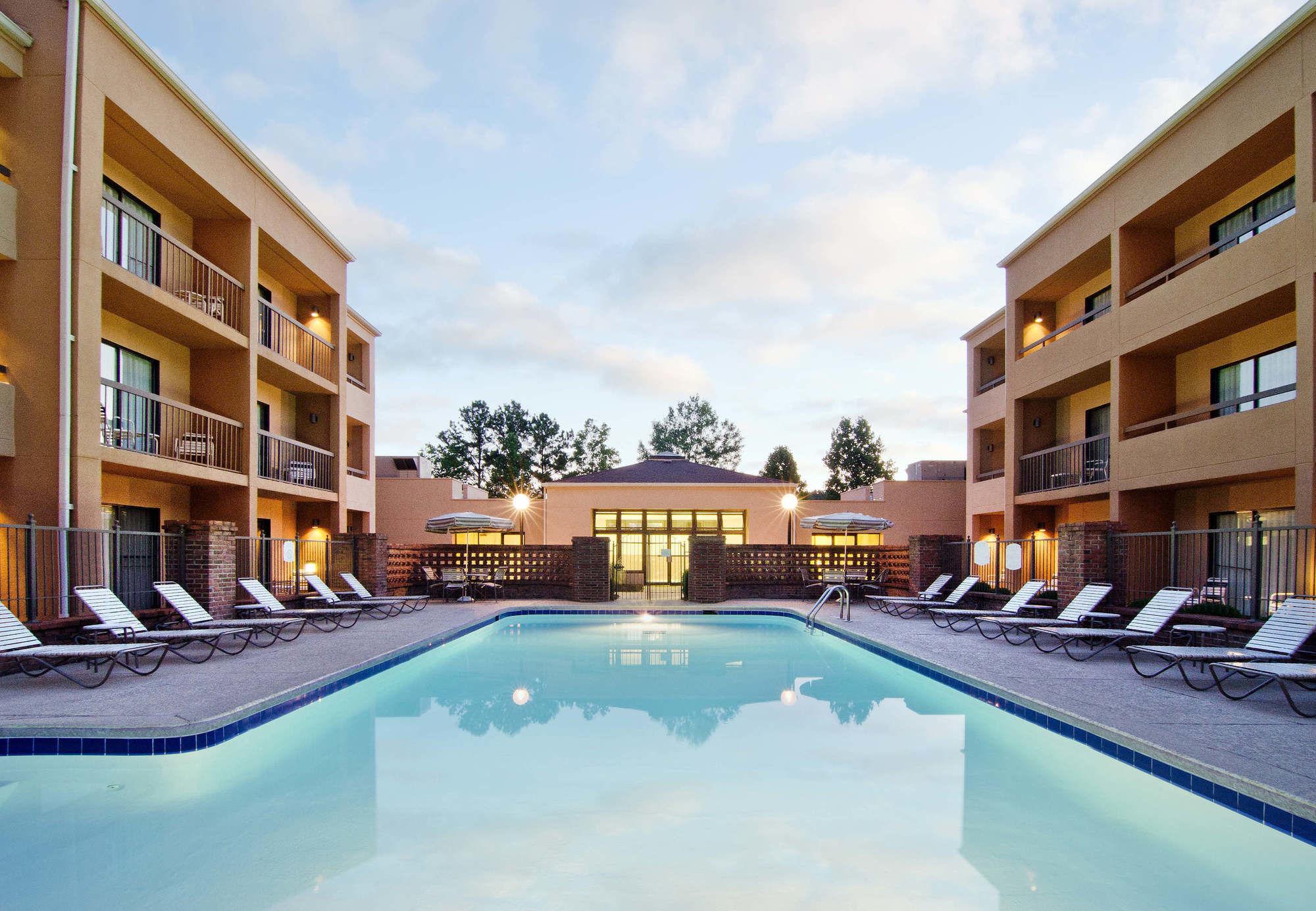 Courtyard By Marriott Huntsville University Drive Eksteriør billede
