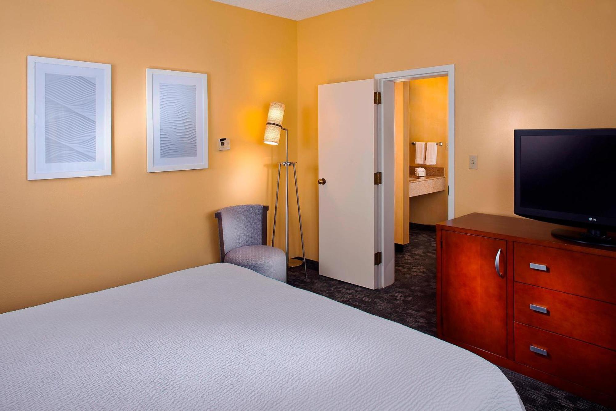 Courtyard By Marriott Huntsville University Drive Eksteriør billede