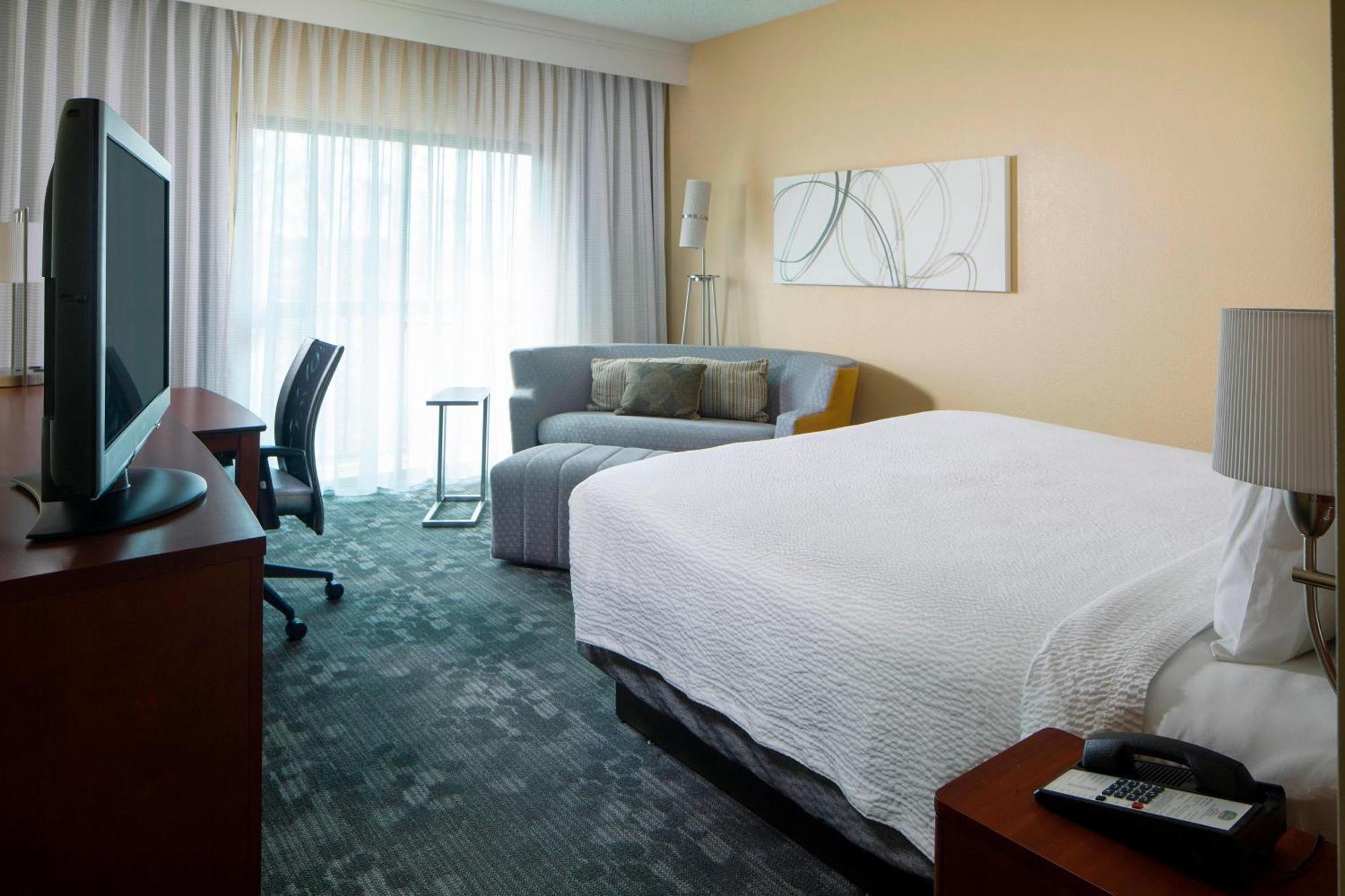 Courtyard By Marriott Huntsville University Drive Eksteriør billede
