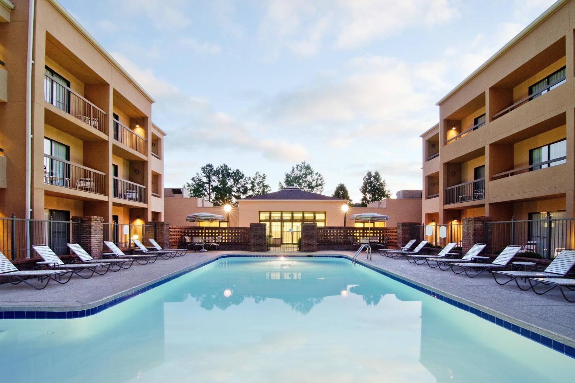 Courtyard By Marriott Huntsville University Drive Eksteriør billede