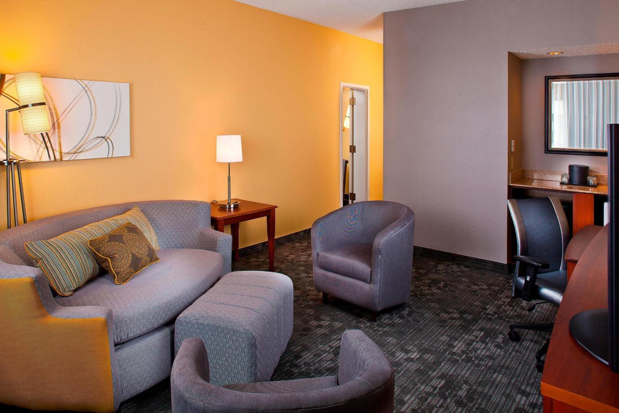 Courtyard By Marriott Huntsville University Drive Eksteriør billede