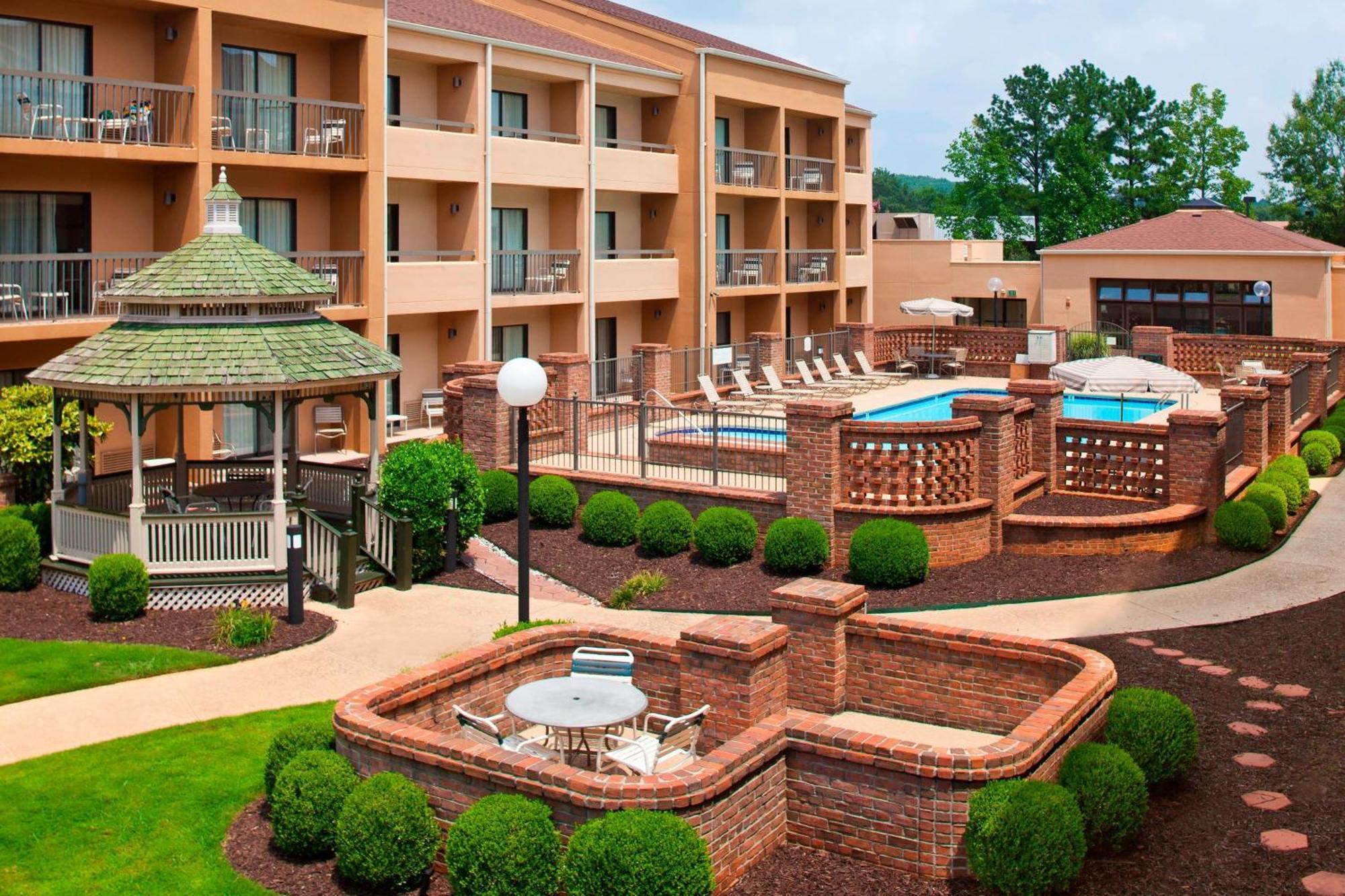 Courtyard By Marriott Huntsville University Drive Eksteriør billede