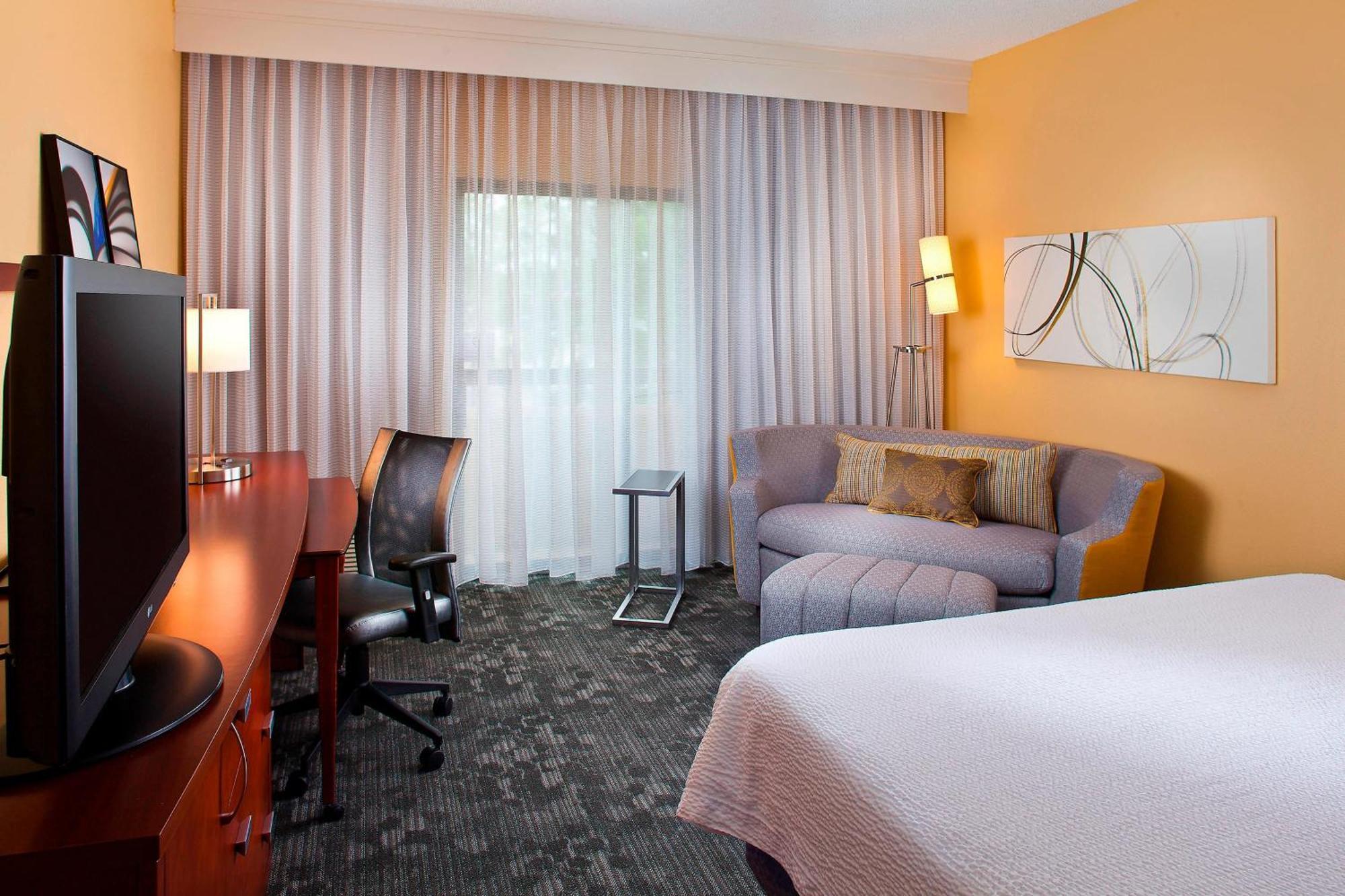 Courtyard By Marriott Huntsville University Drive Eksteriør billede