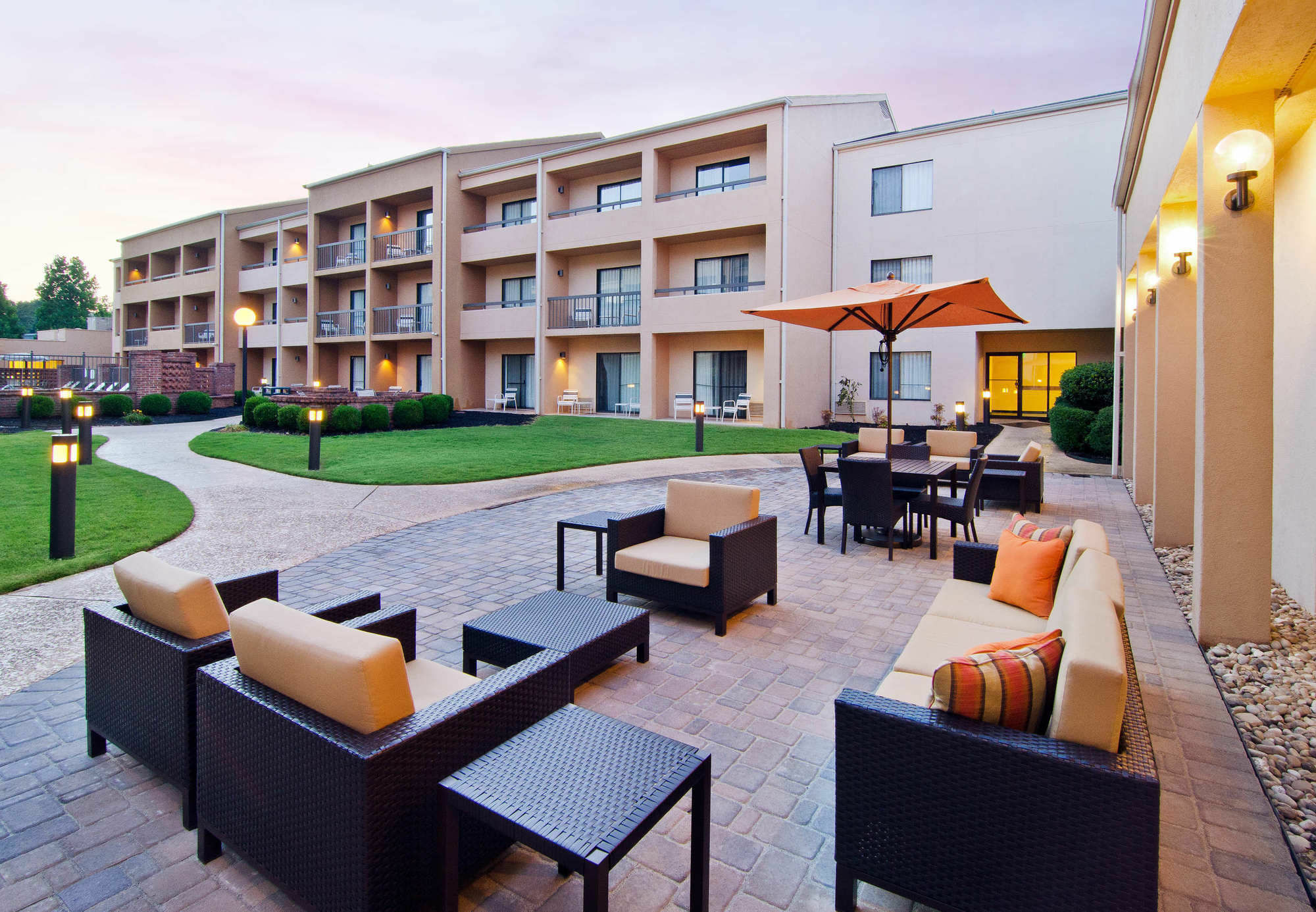 Courtyard By Marriott Huntsville University Drive Eksteriør billede