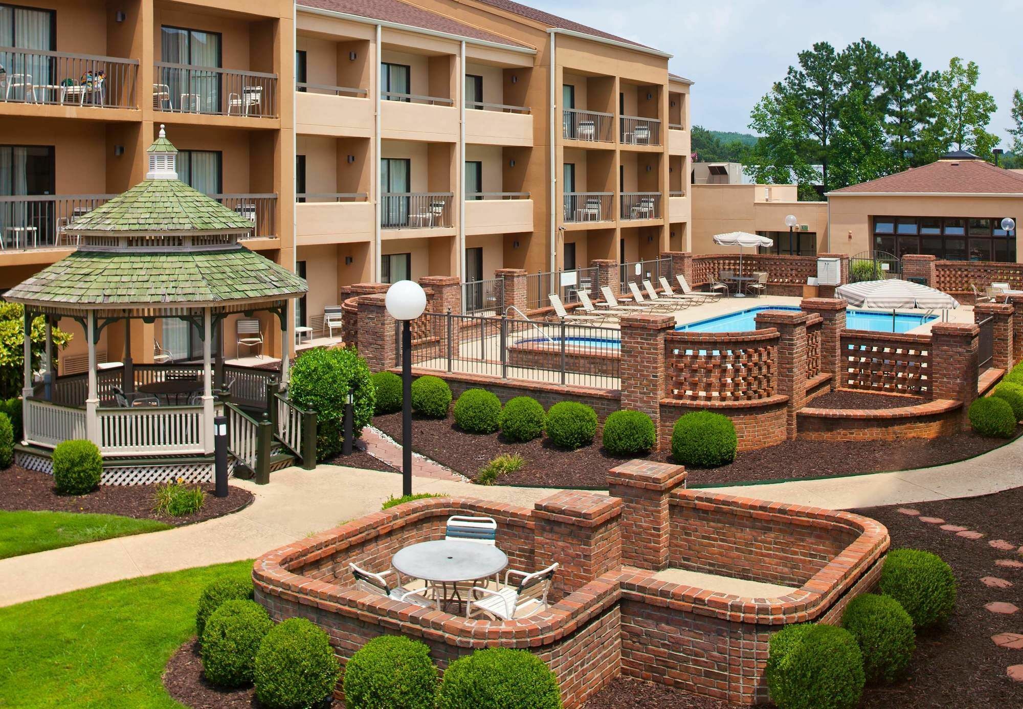 Courtyard By Marriott Huntsville University Drive Eksteriør billede