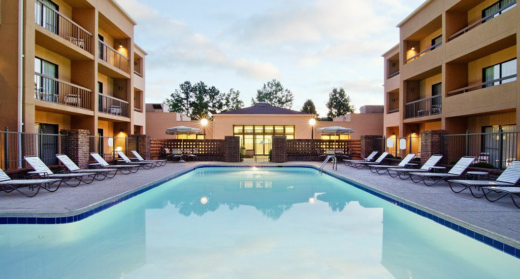 Courtyard By Marriott Huntsville University Drive Eksteriør billede